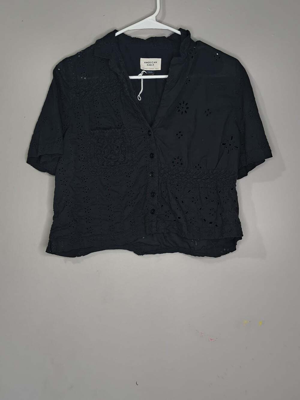 American Eagle Black Eyelet Button Down Shirt Small V Neck Cropped Short Sleeve
